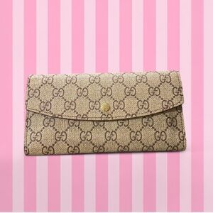Gucci Beige Signature Clutch
